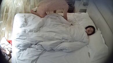 性瘾女友爱裸睡欲求不满翻来覆去缠着男友要啪啪 漏点较多 眼镜妹比男人更好色 12V (2)